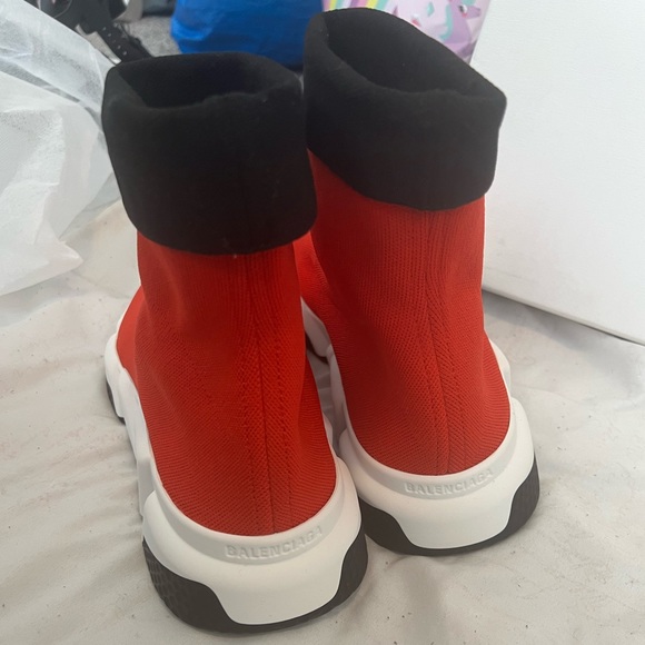 BRAND: BALENCIAGA 
MAILLE RETOURNEE ROUGE NOIR BLANC 
SIZE: 43/ US 10
COLOR: RED - Picture 5 of 6
